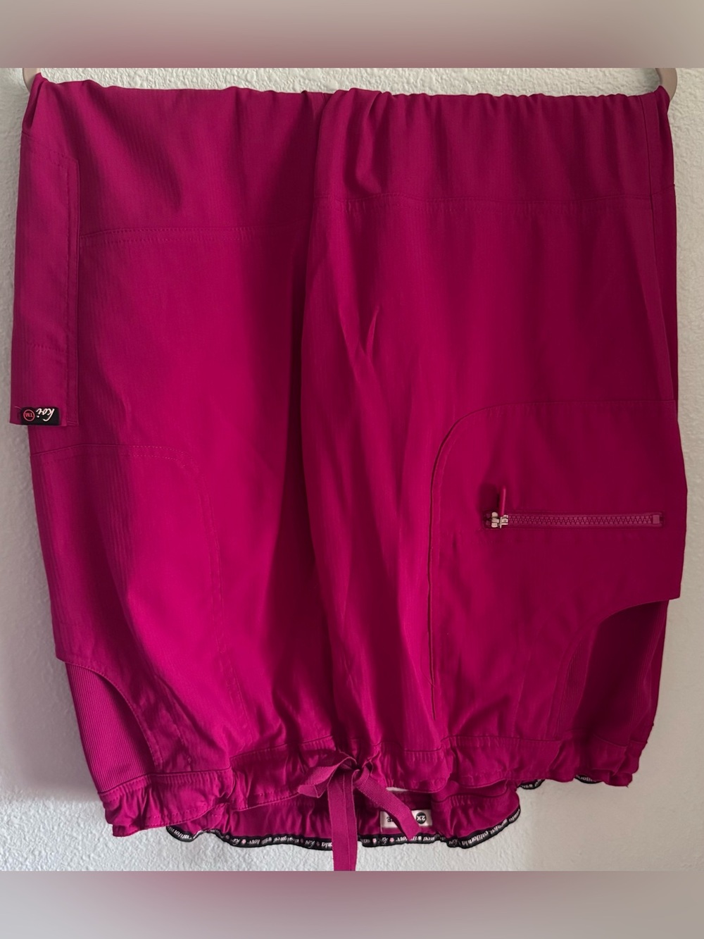 Women’s Scrub Pants in Fuchsia